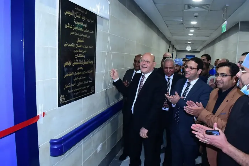 بتكلفة ٥٠ مليون جنيه ..النعماني يفتتح جهاز القسطرة المخية الوحيد من نوعه على مستوى الجامعات المصرية بمستشفى الطوارئ الجامعي بسوهاج
