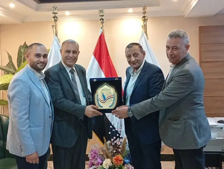هيئةمواني البحر الأحمر تكرّم المهندس ملاك يوسف في يوم وداعه الرسمي.. إشادات بمسيرته ودرع تذكاري تقديرًا لعطائه