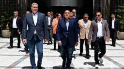 رئيس الوزراء يتابع من مركز...