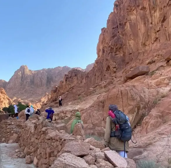 تشمل الشيخ عوّاد وطلاح وزغره والتلعة والأربعين والسباعية  "سانت كاترين" تستعيد الحياة بفتح الوديان الجبلية أمام سياحة السفاري والطبيعة الروحانية بعد عقد من الإغلاق
