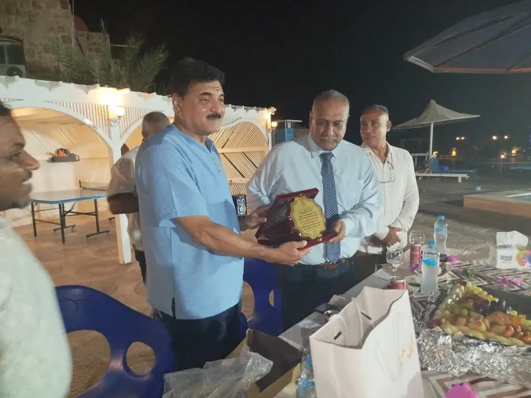 عزب سباق مدير التامينات