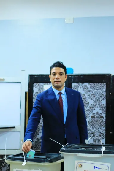 نائب محافظ سوهاج يدلي بصوته في انتخابات مجلس الشيوخ بمدرسة صلاح سالم