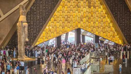 السياحة والفنادق